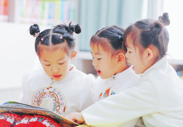 在“世界讀書日”來臨之際，高臺縣第四幼兒園孩子在參加“共讀一本書”活動.jpg